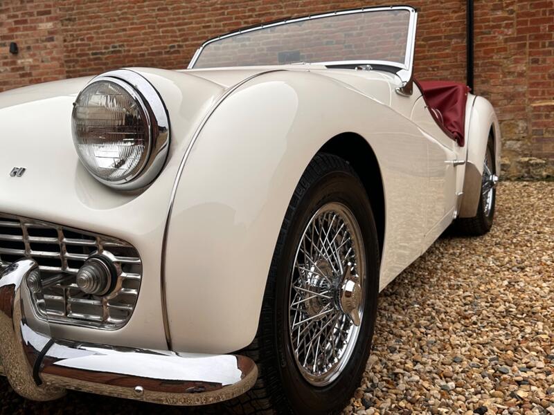 TRIUMPH TR3