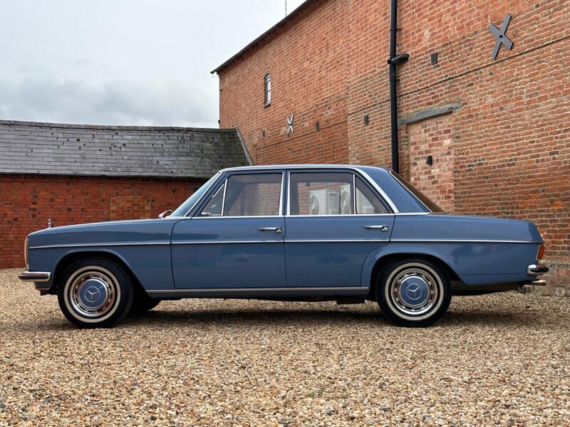 MERCEDES-BENZ 220