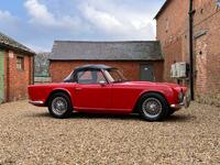 TRIUMPH TR4