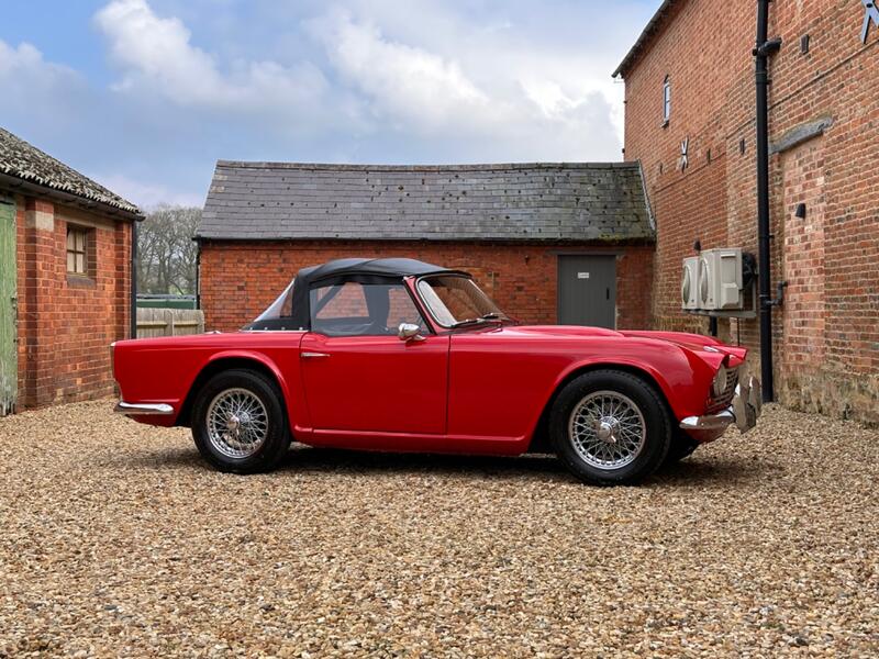 TRIUMPH TR4