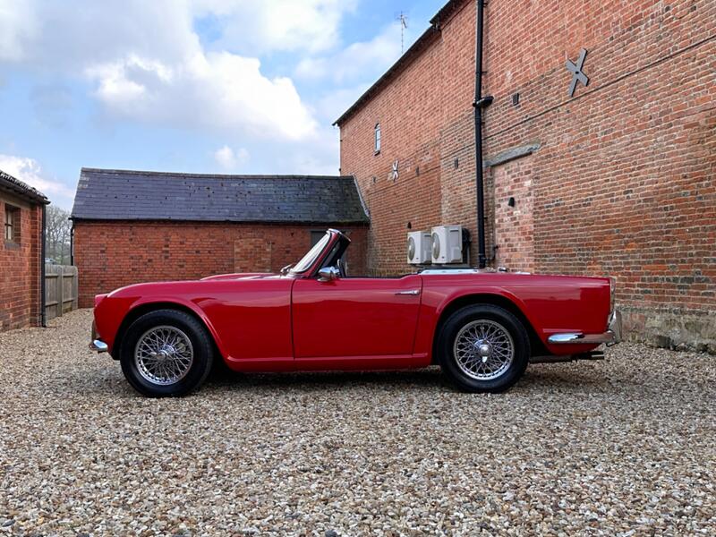 TRIUMPH TR4