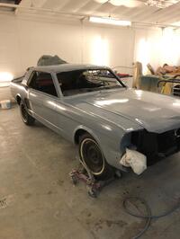 FORD MUSTANG