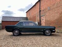 FORD MUSTANG