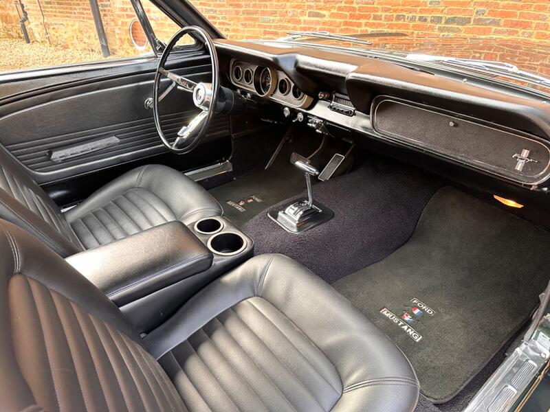 FORD MUSTANG