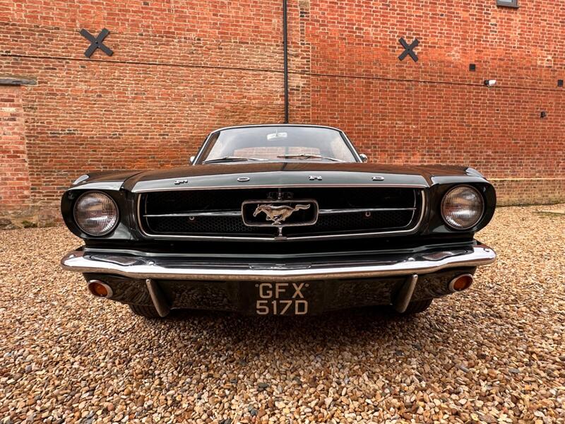 FORD MUSTANG