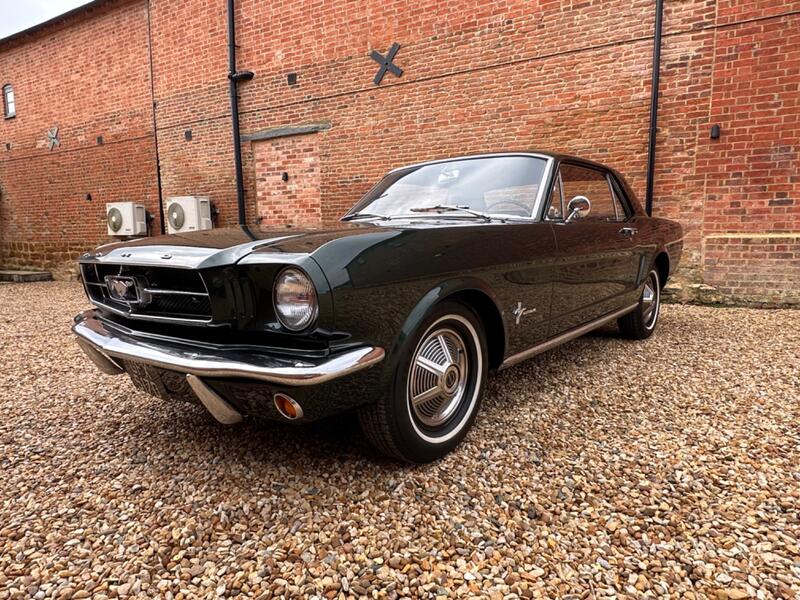 FORD MUSTANG