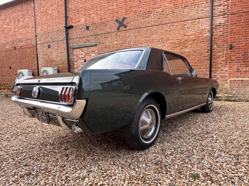FORD MUSTANG