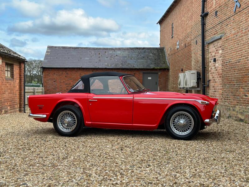 TRIUMPH TR5