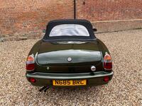 MG RV8