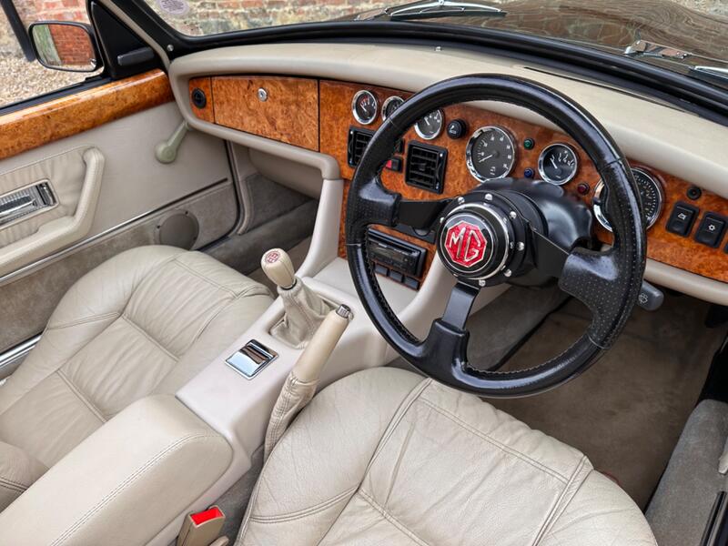 MG RV8