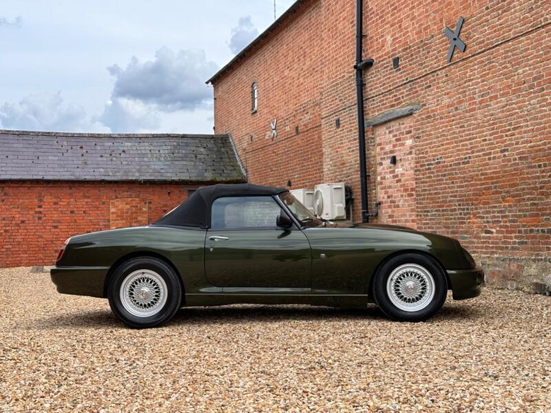 MG RV8