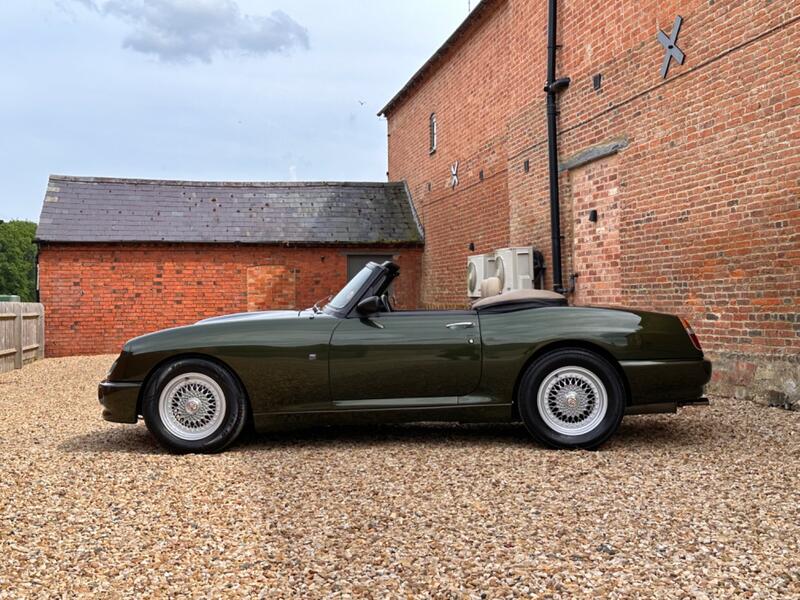 MG RV8