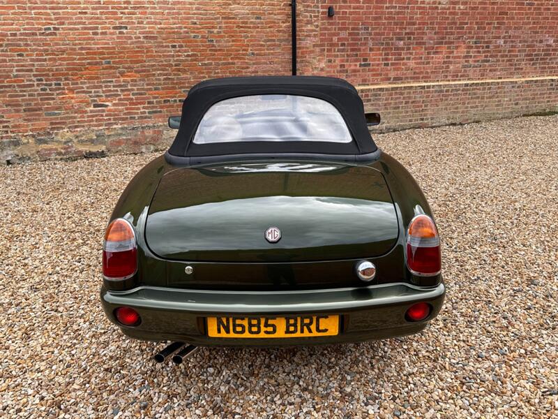MG RV8
