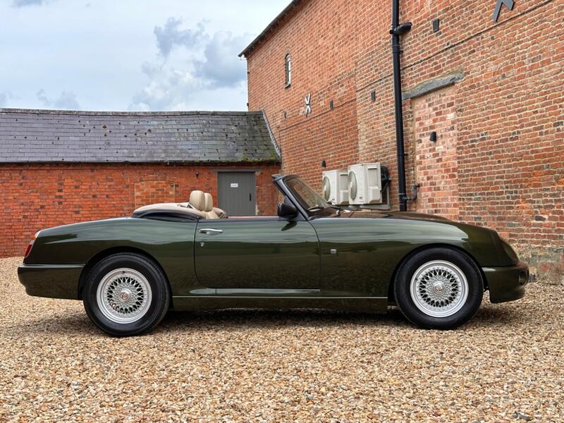 MG RV8