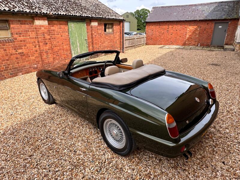 MG RV8