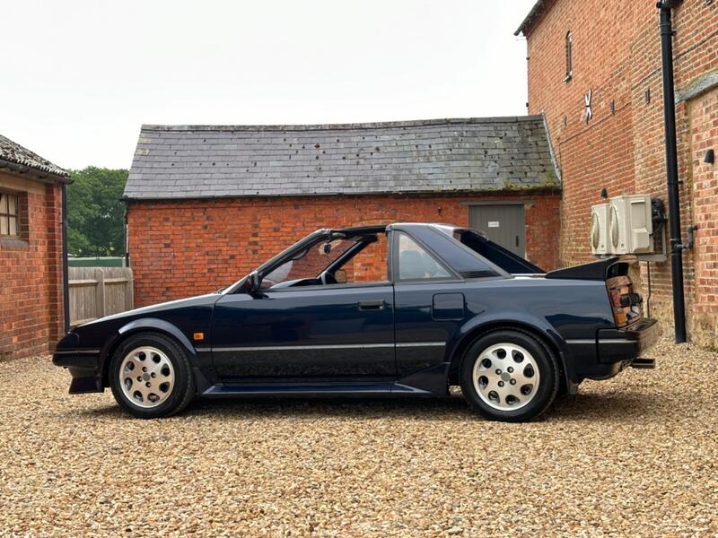 TOYOTA MR2