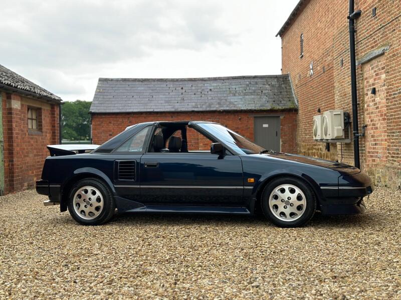 TOYOTA MR2