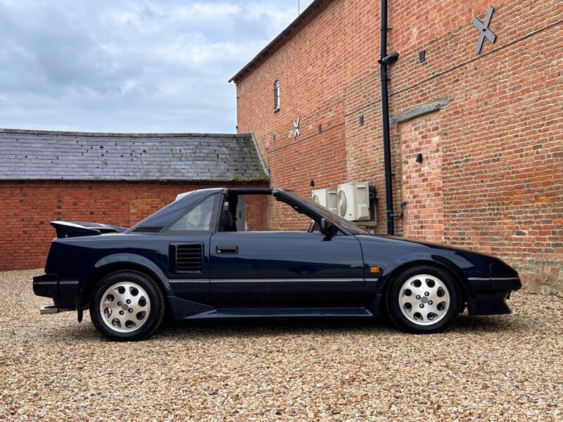 TOYOTA MR2