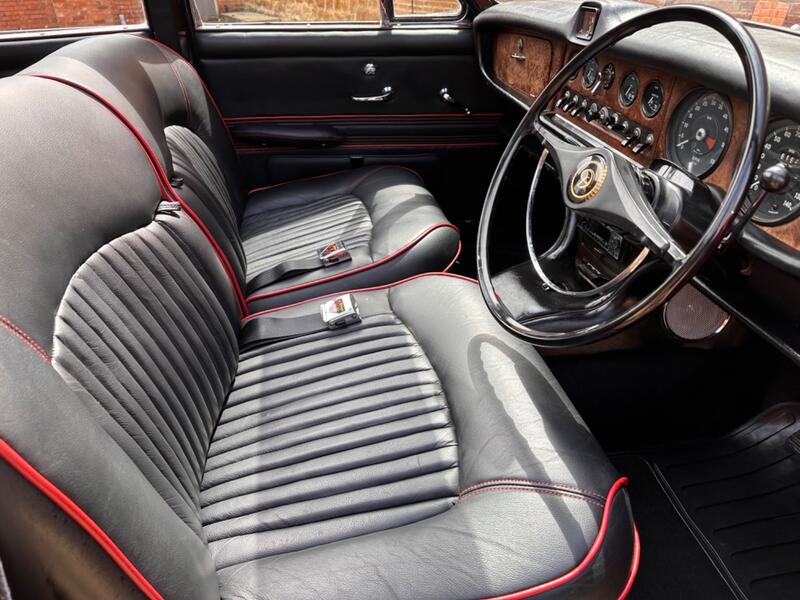DAIMLER SALOON