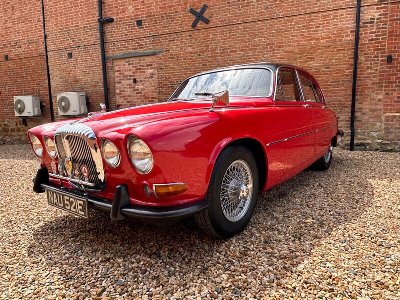 DAIMLER SALOON
