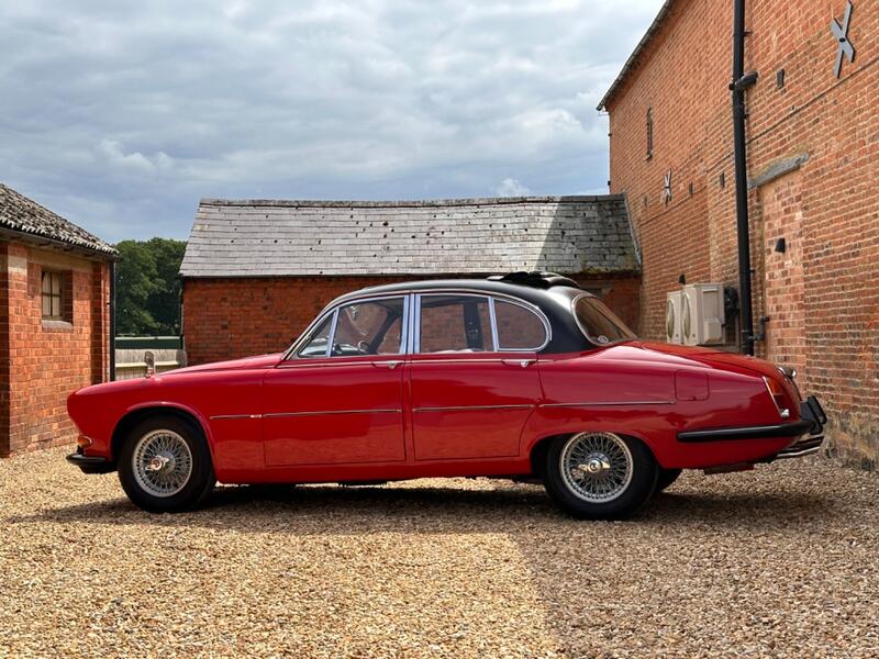 DAIMLER SALOON