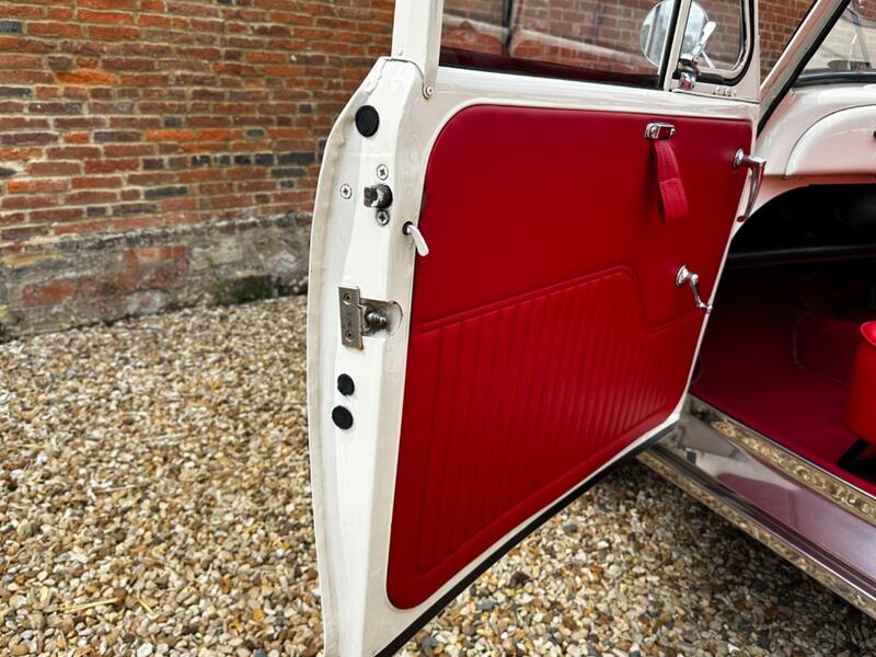 MORRIS MINOR