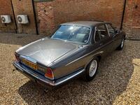 DAIMLER DOUBLE SIX