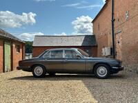 DAIMLER DOUBLE SIX