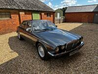 DAIMLER DOUBLE SIX