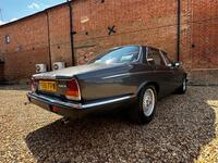 DAIMLER DOUBLE SIX