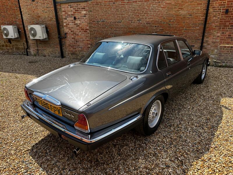 DAIMLER DOUBLE SIX