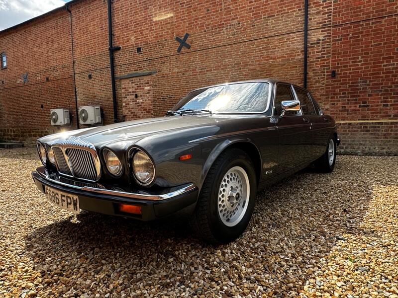 DAIMLER DOUBLE SIX