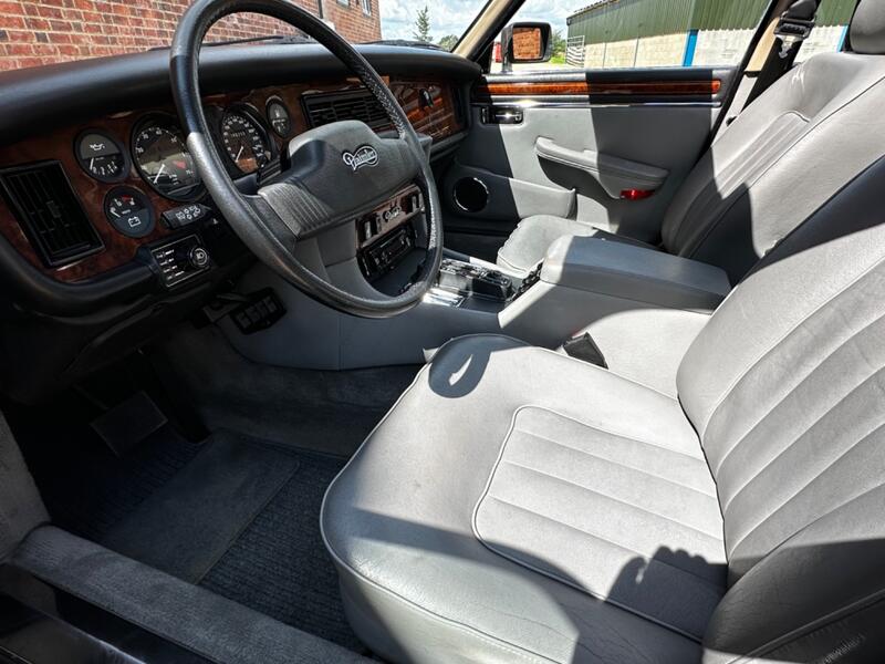 DAIMLER DOUBLE SIX
