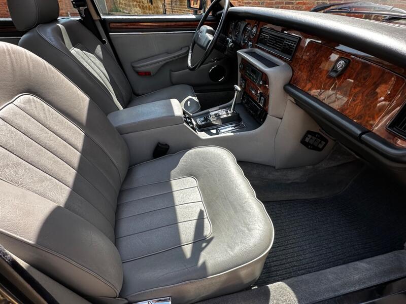 DAIMLER DOUBLE SIX
