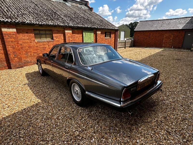 DAIMLER DOUBLE SIX