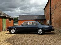 DAIMLER DOUBLE SIX
