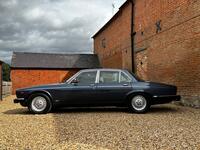 DAIMLER DOUBLE SIX