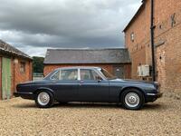 DAIMLER DOUBLE SIX