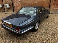 DAIMLER DOUBLE SIX