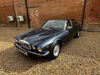 DAIMLER DOUBLE SIX