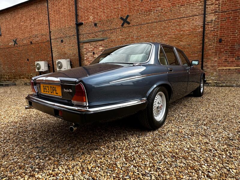 DAIMLER DOUBLE SIX