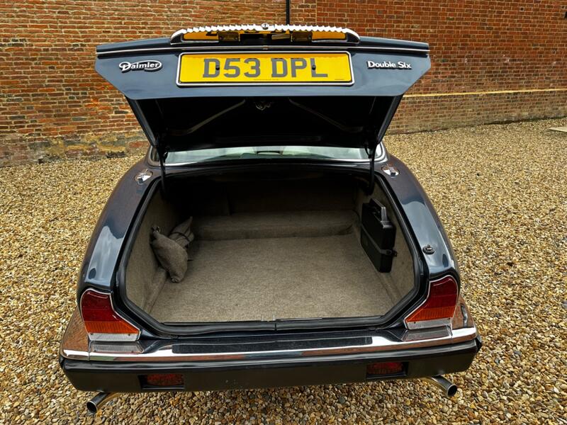 DAIMLER DOUBLE SIX