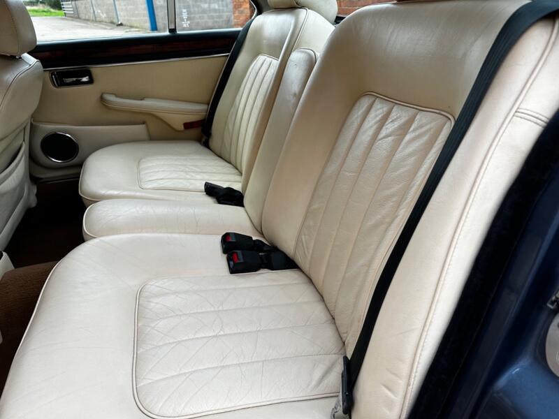 DAIMLER DOUBLE SIX