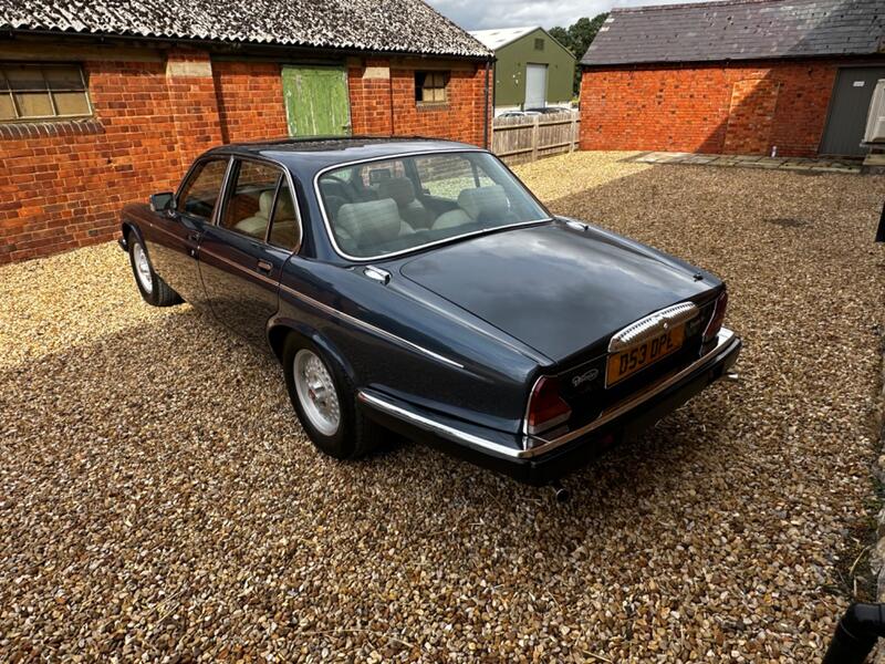 DAIMLER DOUBLE SIX