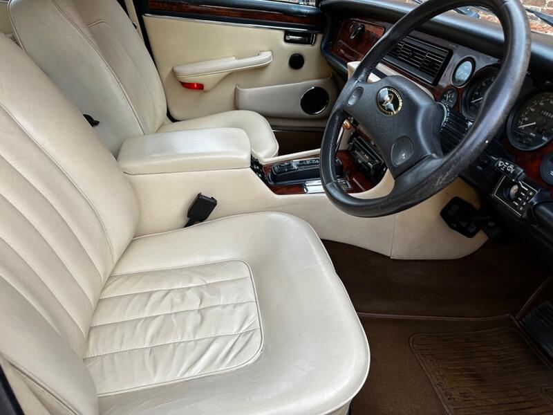 DAIMLER DOUBLE SIX