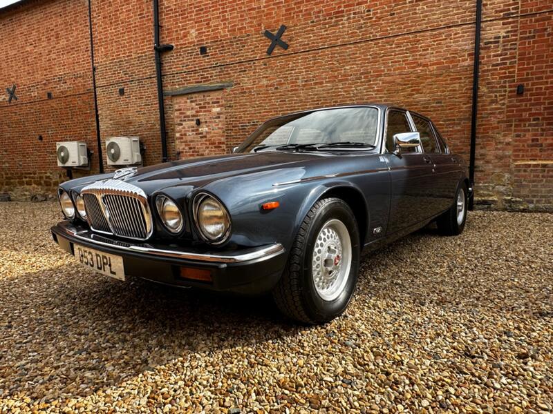 DAIMLER DOUBLE SIX