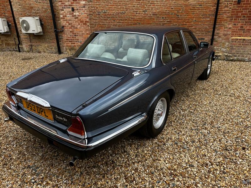 DAIMLER DOUBLE SIX
