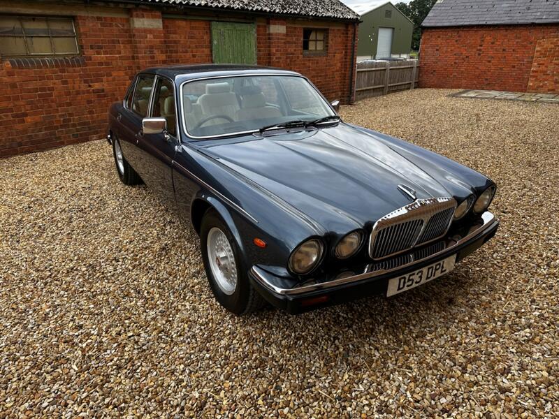 DAIMLER DOUBLE SIX