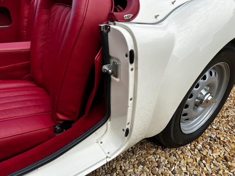 MG MGA