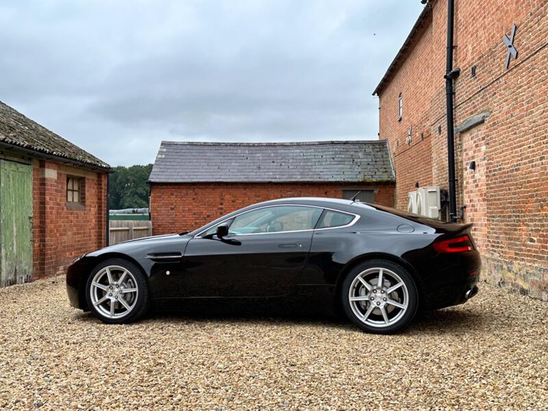 ASTON MARTIN VANTAGE